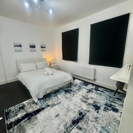 House By Araminta Houslow Apartment Hounslow Exterior photo