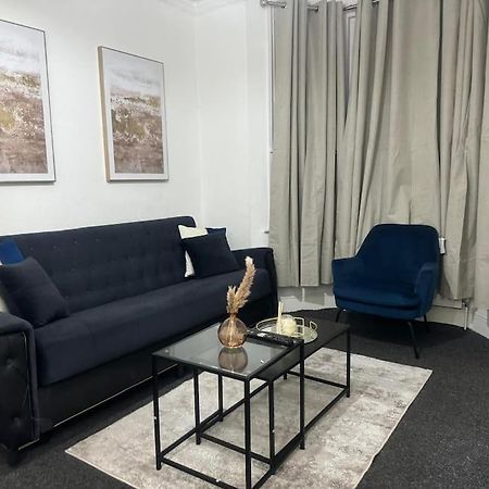 House By Araminta Houslow Apartment Hounslow Exterior photo