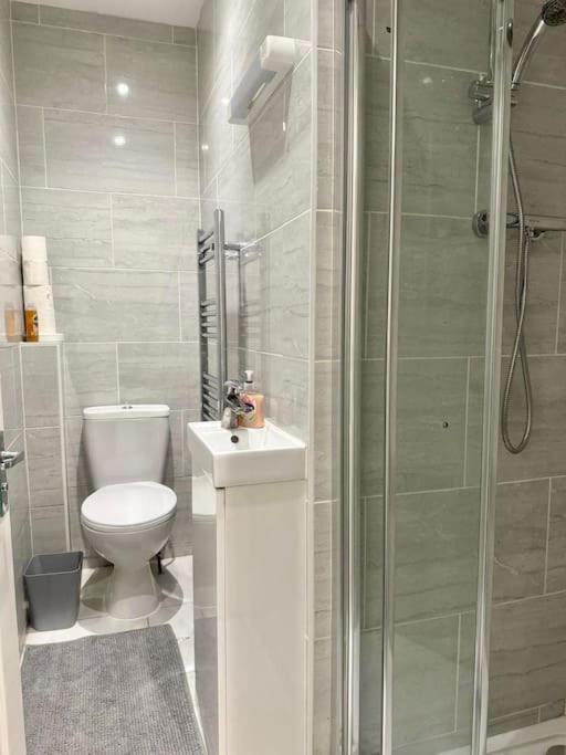 House By Araminta Houslow Apartment Hounslow Exterior photo